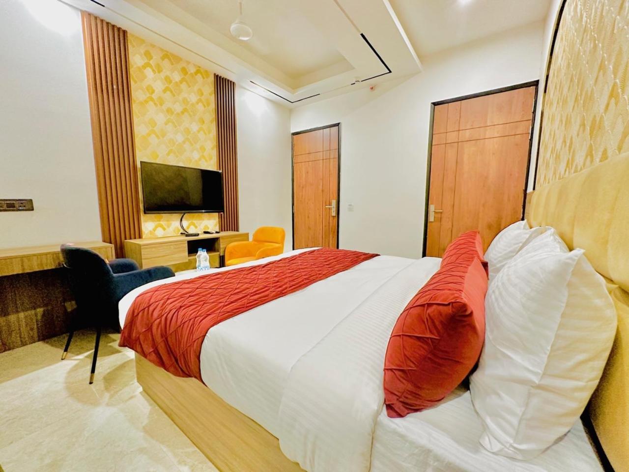 Hotel Hsp Plaza Нью-Делі Екстер'єр фото